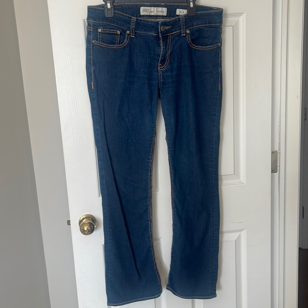 BKE Dakota size 32 reg boot cut jeans